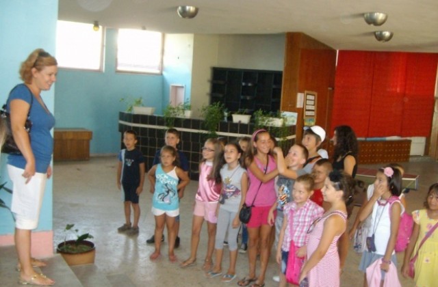 Децата от летния театрален курс представят Вълшебната планина