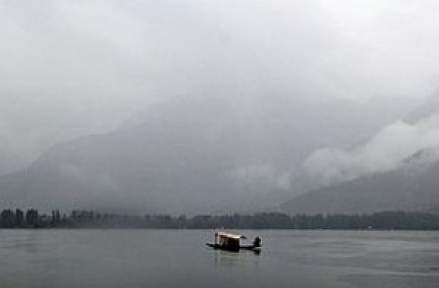 Съпрузи се удавиха, спасявайки кучето си