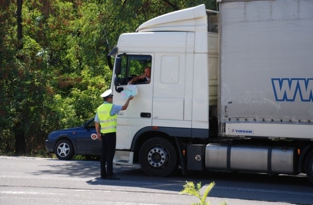 Жегата пак спря тежките камиони