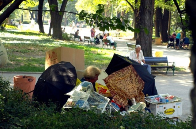 Жена с два апартамента живее на пейка в Цар-Симеоновата градина