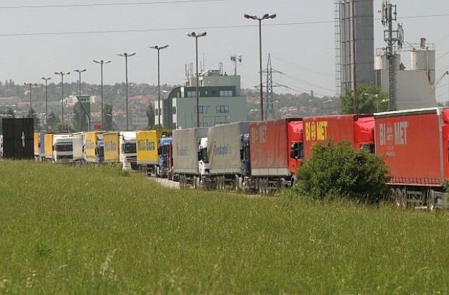 Забраниха временно движението на тежкотоварни автомобили над 20 тона