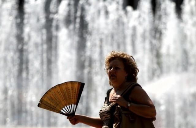 Жегите продължават, кодът отново е оранжев