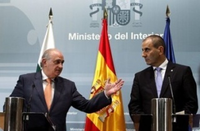 Българската дипломация прави опити за среща на арестуваните моряци с близките им