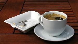 Цигарата с кафето