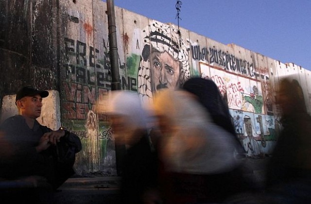 Тленните останки на Ясер Арафат ще бъдат изследвани от експерти