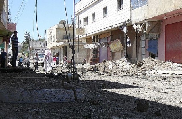 Десетки жертви при нови нападения в Сирия, изчезнал е американски журналист