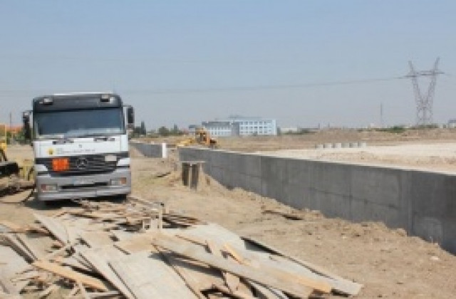 Ремонтът по базата на Ботев Пд продължава с пълна сила