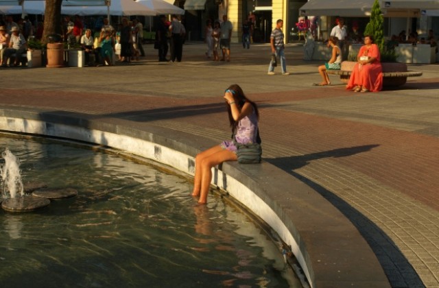 Оранжев код предупреждава за горещини в 24 области