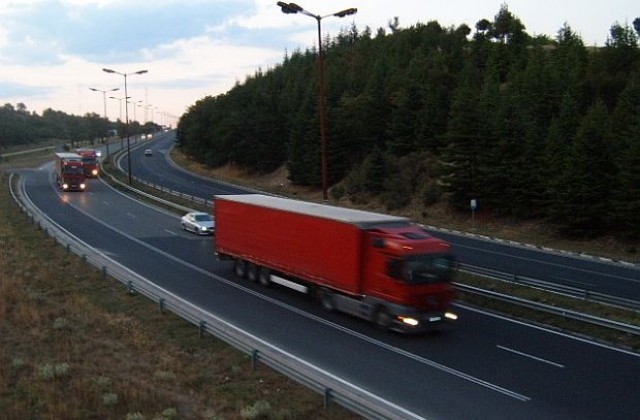 Спират камионите над 20 т. по  главен път Е-79