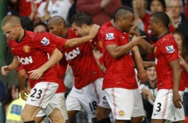 ВИДЕО: Ван Перси и Кагава вкараха, но Юнайтед потрепери срещу Фулъм