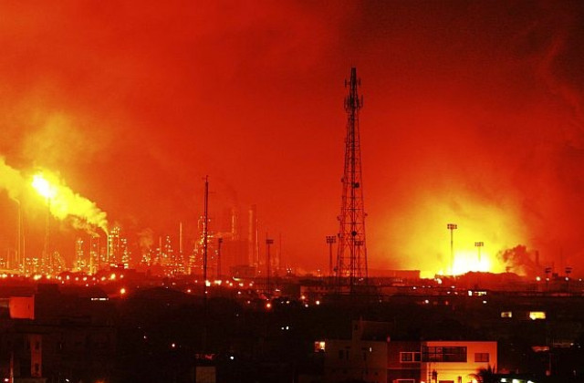 39 жертви при експлозия в най-голямата петролна рафинерия на Венецуела