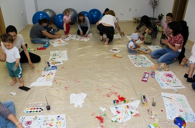 65 метра рисунка творят деца за 65 години Димитровград