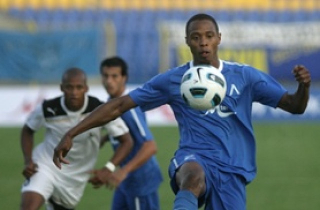 Дъстли Мюлдер черпи с бонбони за 1-вия си гол в Левски