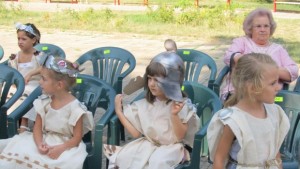 Невръстни тракийски принцеси дефилираха в Казанлък