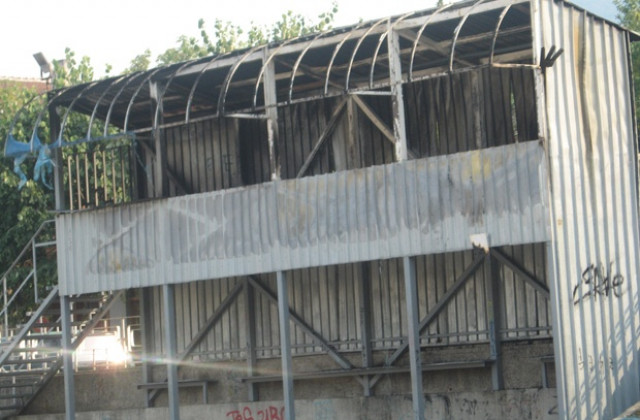 Опожариха вишката на врачанските автомоделисти