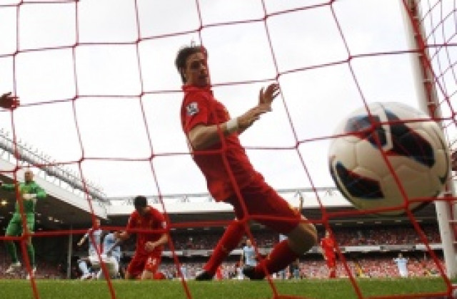 ВИДЕО: Ливърпул пропусна да огорчи Ман Сити в зрелище на „Анфийлд“