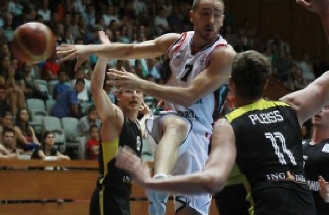 Българите почиват, шведите играят