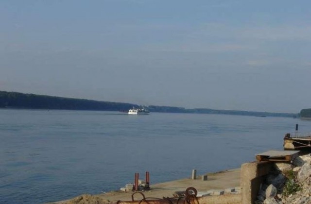 Нивото на река Дунав при Лом продължава да спада