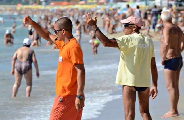 Ще има спасители и на плажовете без стопани?