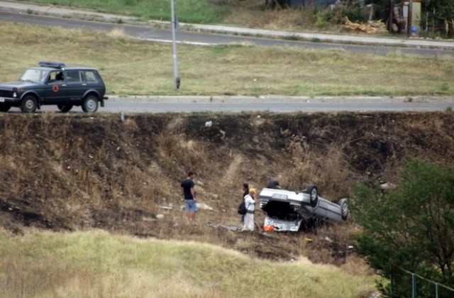 Кола по таван на Околовръстното, няма пострадали