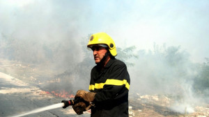 Склад за дърва за огрев горя в Кайсиева градина
