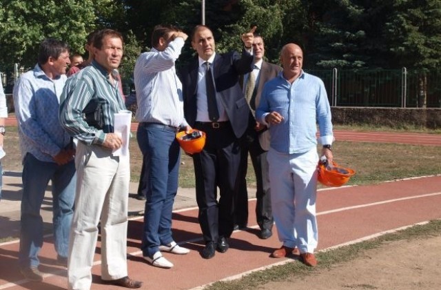 Цветанов и Камбитов инспектираха ремонта на Спортния интернат