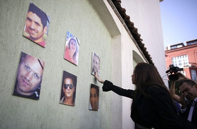 Близки на загиналите израелци се помолиха на мястото на атентата в Бургас