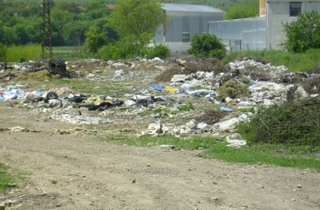 Екоинспектори констатираха, че няма тлеещи участъци на сметището