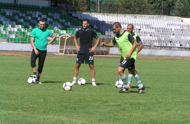 Капитанов в групата на Черно море срещу Левски