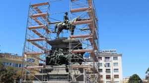 Свалят паметника на Цар Освободител за ремонт