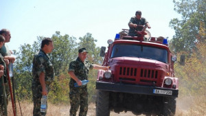 Гасят гората между Любеново и Родопи