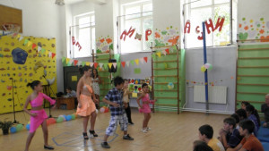 Децата от комплекса закриха лятната програма с концерт