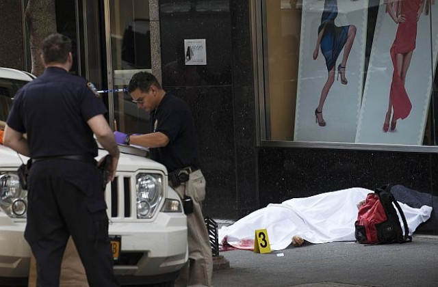 3 души бяха убити при стрелба в супермаркет в Ню Джърси