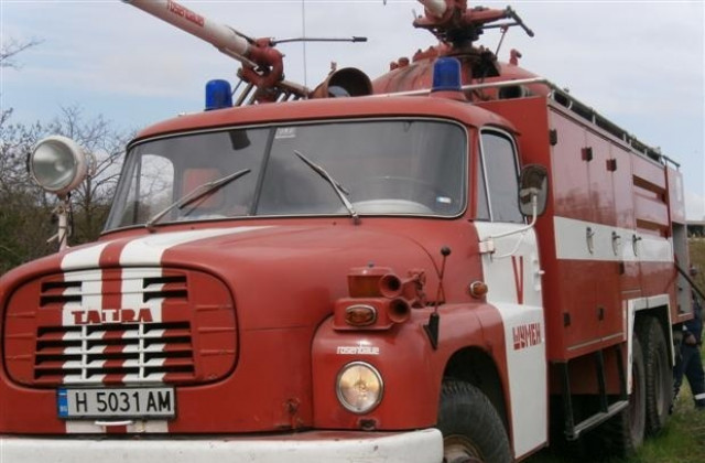 10 пожара в сухи треви за денонощие, няма загуби