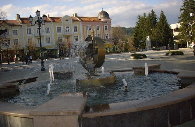 Международен пленер под открито небе в Разлог