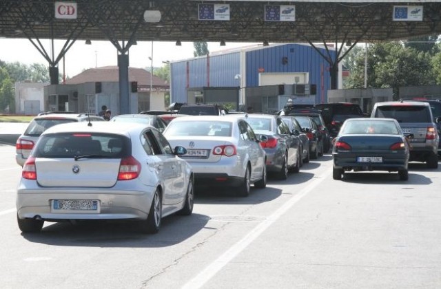 Затруднено е преминаването през Калотина на излизане от България