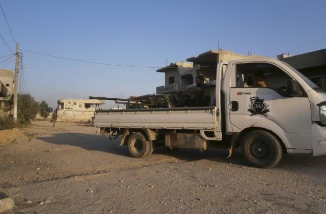 Бунтовници атакуваха военно летище в Източна Сирия