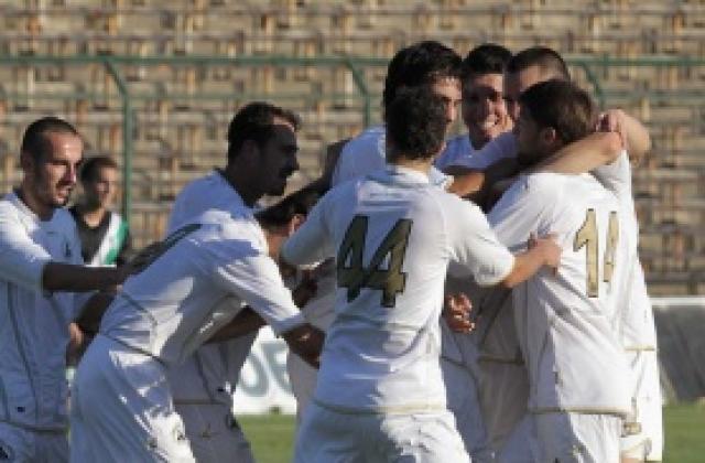 СНИМКИ: Славия се отпуши след 5 години, жертвата – Берое