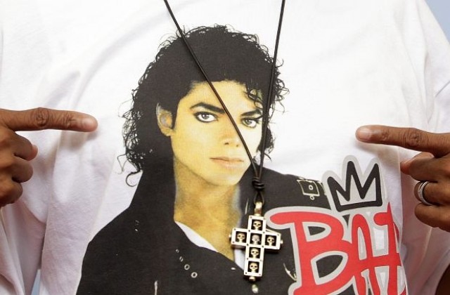 Почитатели на Майкъл Джексън искат негова статуя в Москва