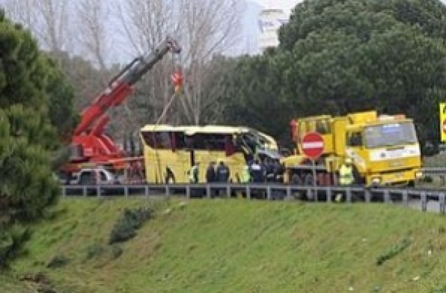 Бебе загина при катастрофа на автобус с румънци във Франция