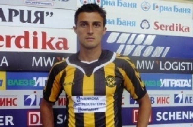 Хазуров вкара при равенство за Лиерс