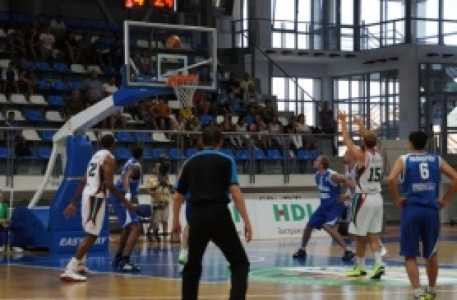 ВИДЕО: Обстановката в зала „Арена Самоков“ преди решителен мач за баскетнационалите