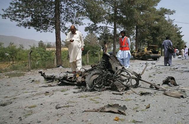 Двама души загинаха, а 19 бяха ранени при атентат в Пакистан