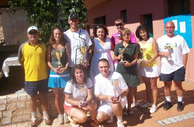 Народният представител Десислава Танева награди победителите в тенис турнир в Сливен