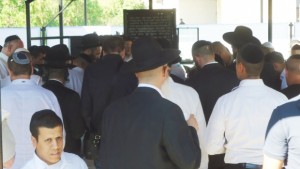 1000 поклонници от цял свят се пречистиха на гроба на