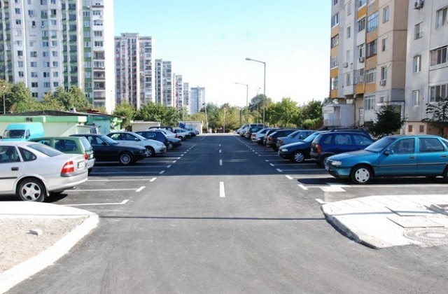 Нов паркинг в „Славейков”