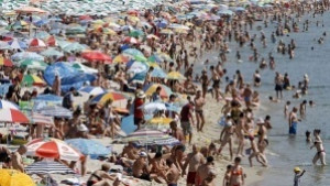 Проверките на храните по морето продължават