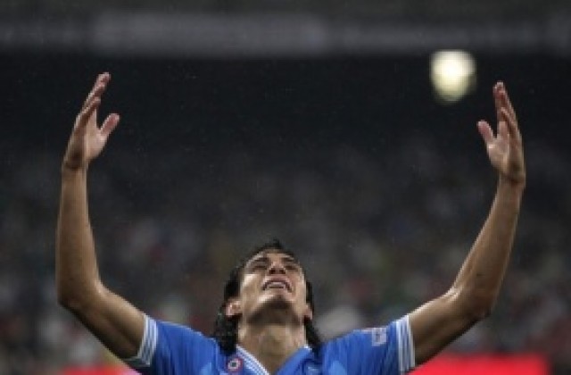 Кавани остава в Наполи до 2017 година