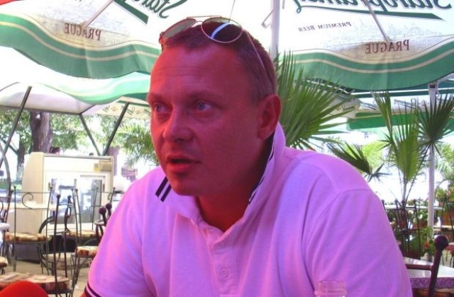 Отново сътресения в театъра:уволнен е режисьорът Александър Беровски