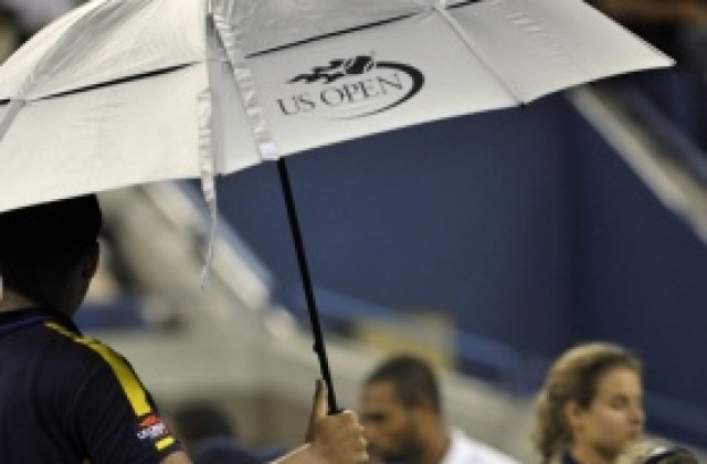 Дъжд отложи началото на десетия ден от Ю Ес Оупън